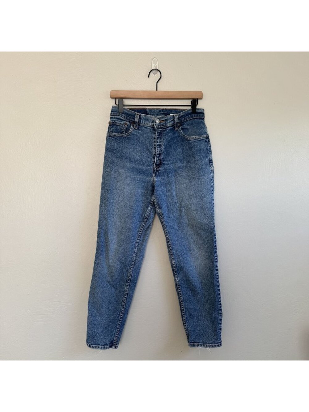Vintage Levi's 550 Relaxed Fit Tapered Leg Jeans Medium Wash Denim Distressed